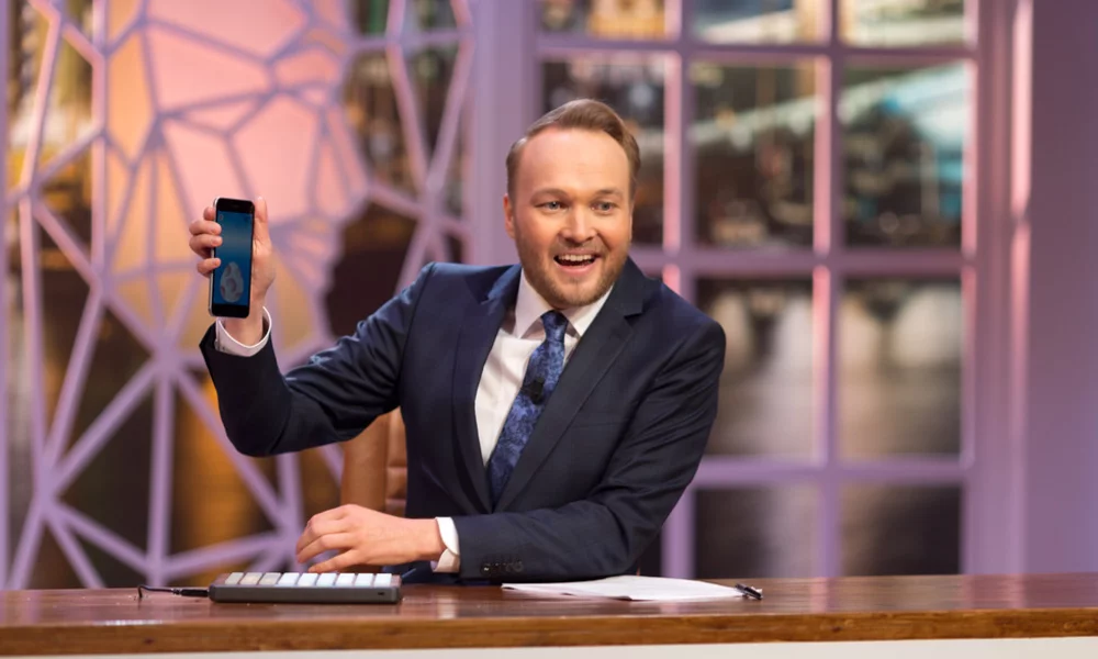 Constructing digital literacies with the Kamergotchi-app and Zondag met Lubach